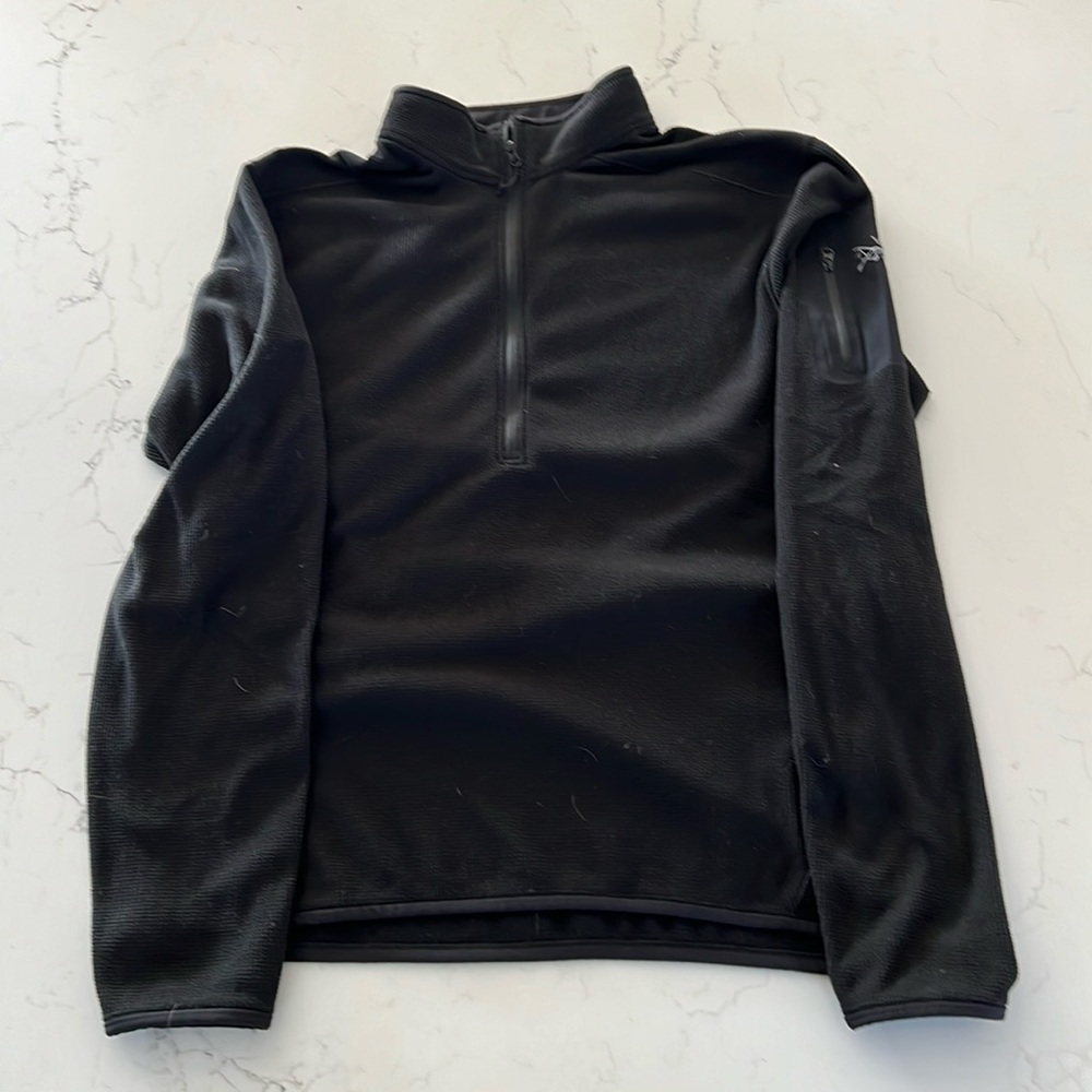 Large Arc’teryx Men’s 1/4 zip